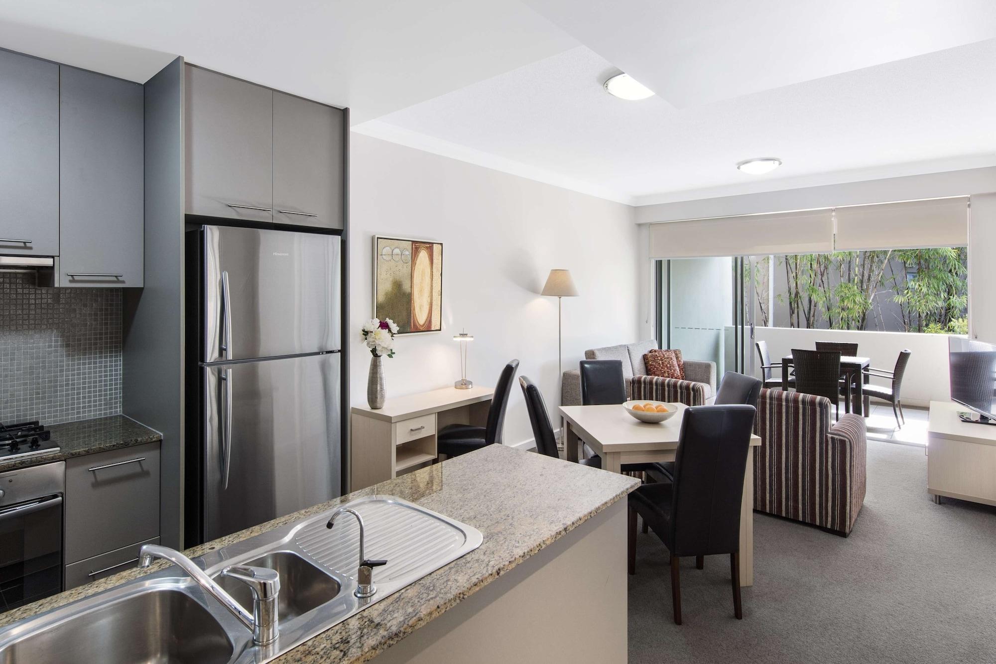 Oaks Brisbane Mews Suites Exterior photo