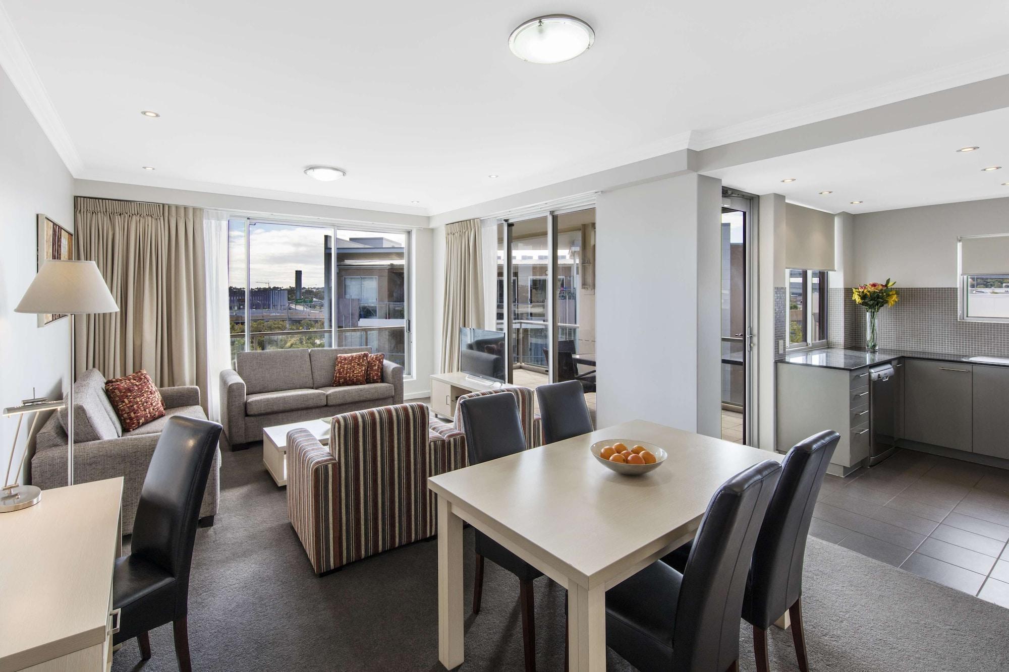 Oaks Brisbane Mews Suites Exterior photo