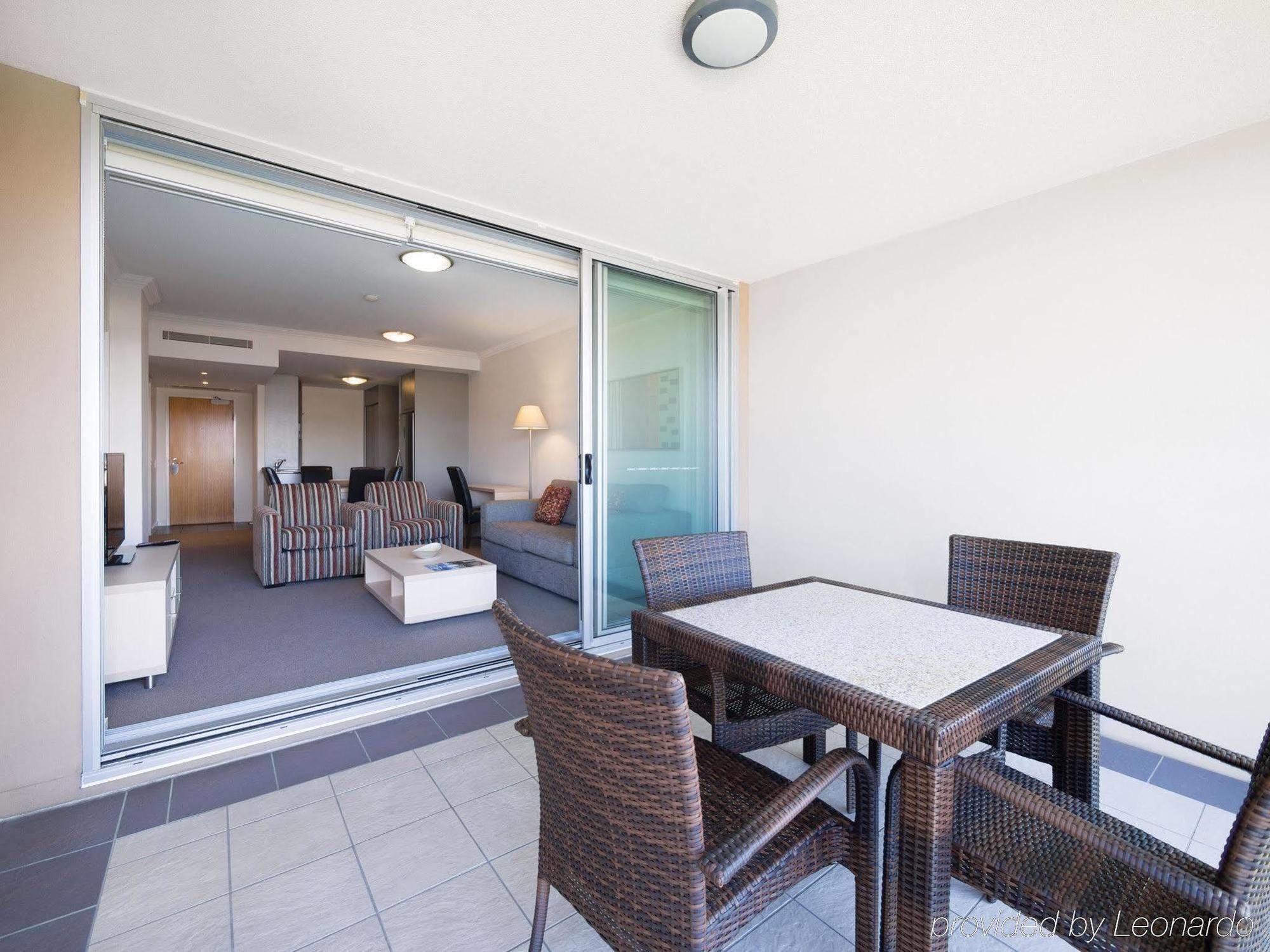 Oaks Brisbane Mews Suites Exterior photo