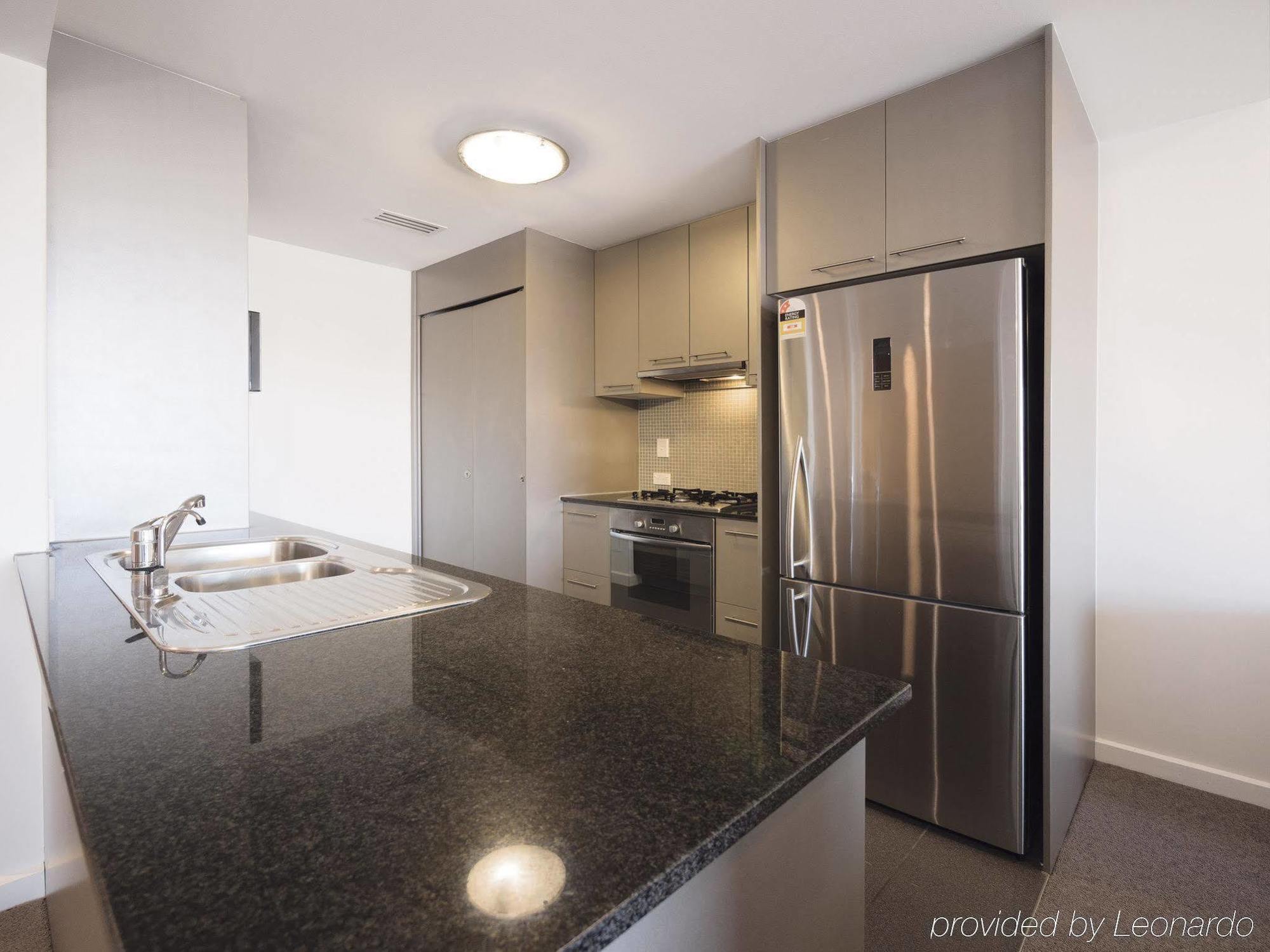 Oaks Brisbane Mews Suites Exterior photo