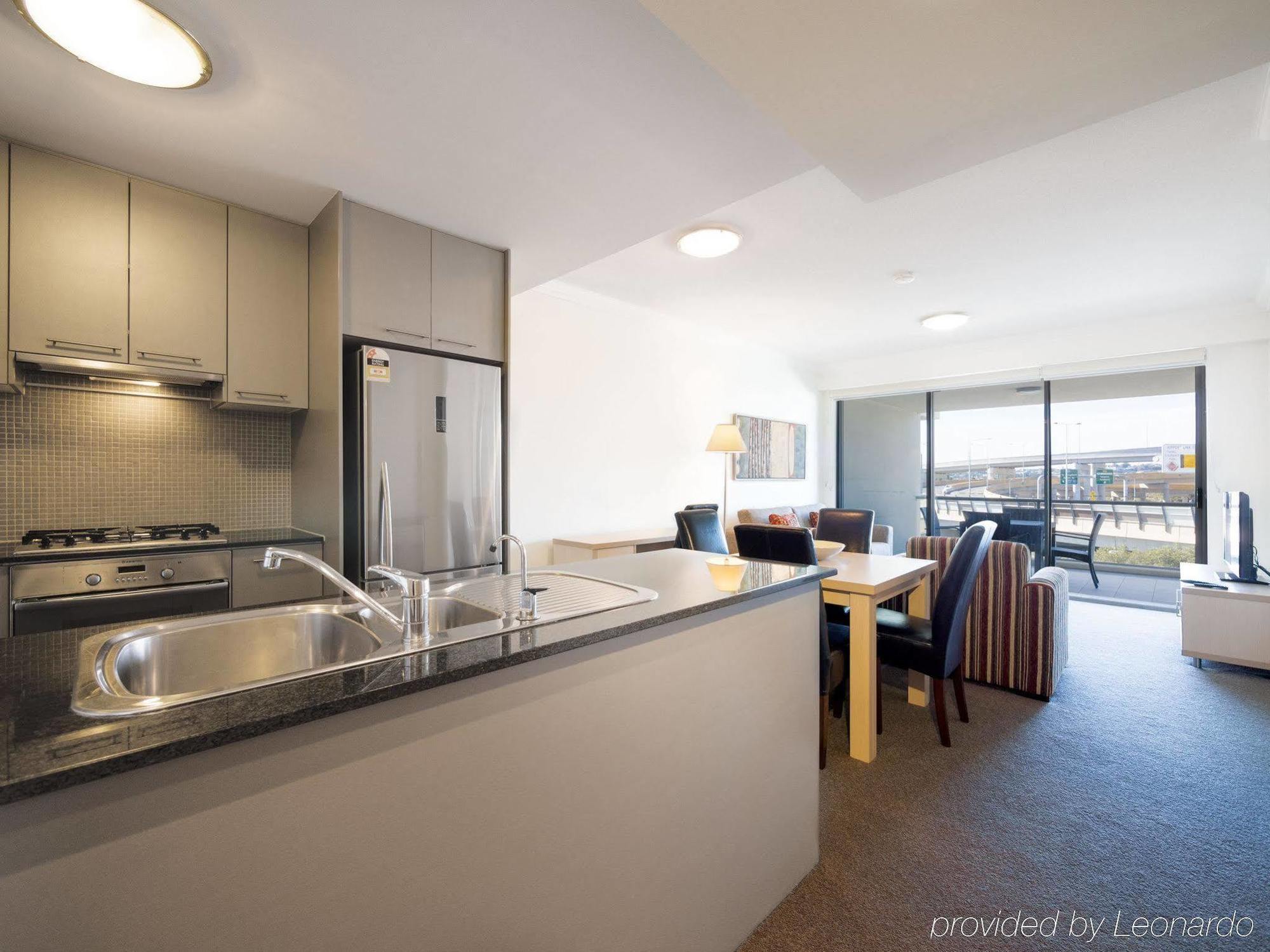 Oaks Brisbane Mews Suites Exterior photo