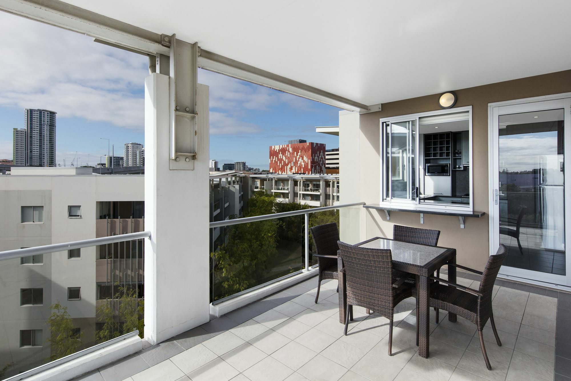Oaks Brisbane Mews Suites Exterior photo